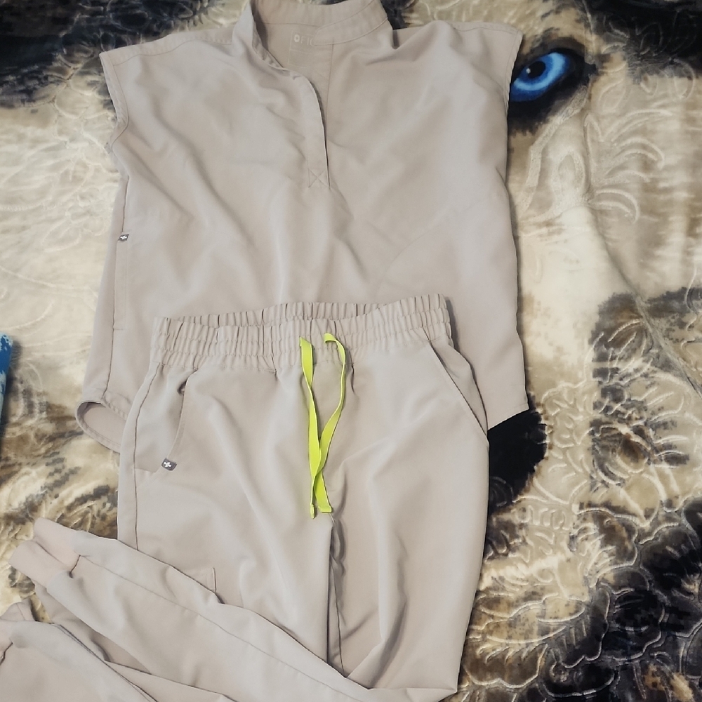 Women's Limited Edition Figs Scrub Set